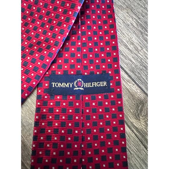 Vintage Tommy Hilfiger Men's Red Black Geometric Print Silk Tie - Picture 2 of 5